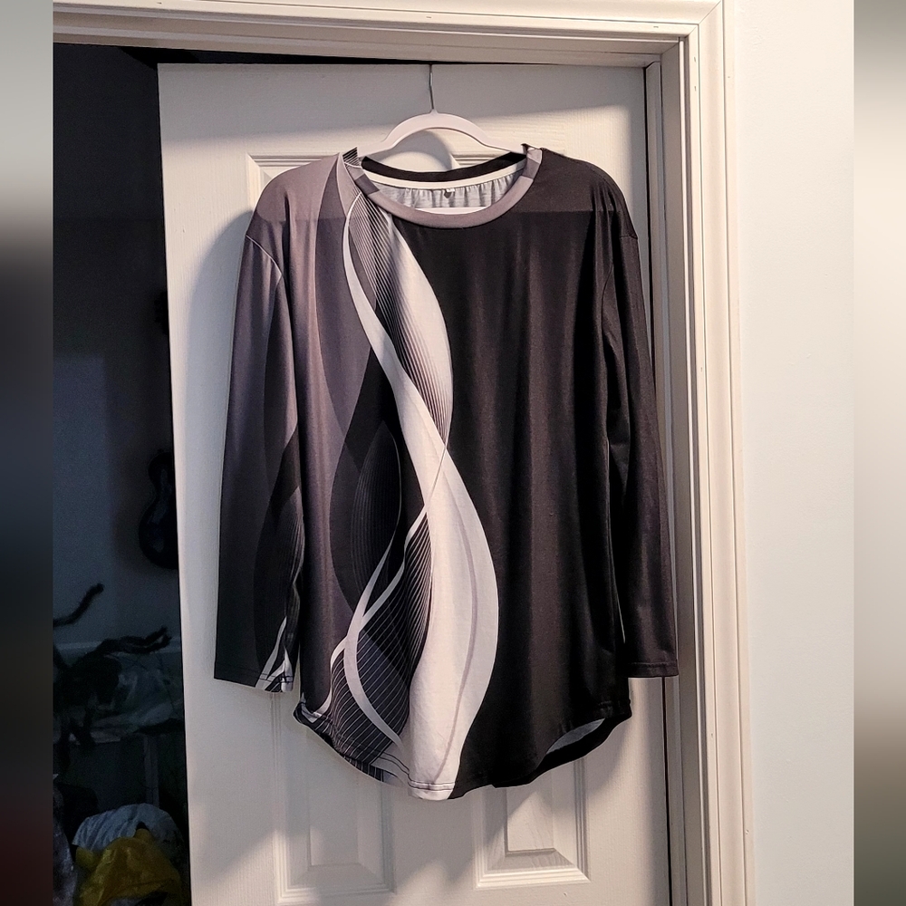 Women's Black & White Geometric Blouse, Sz L